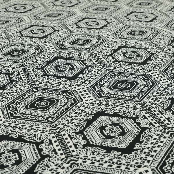 A00182 Black White