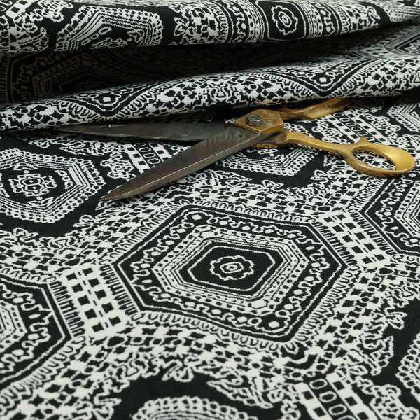 A00182 Black White