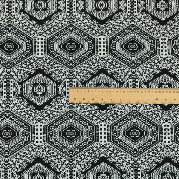 A00182 Black White
