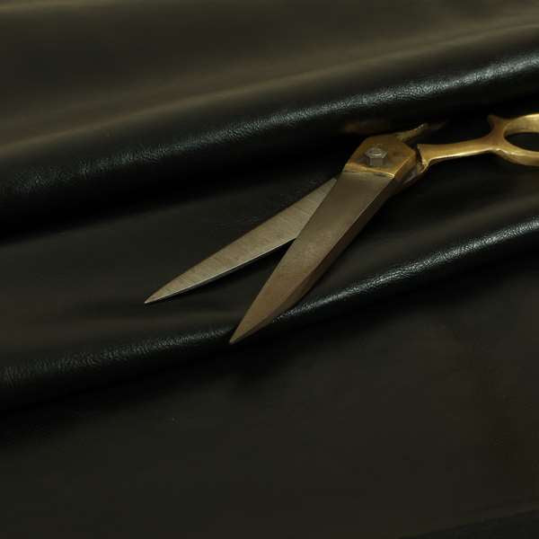 A04735 Black