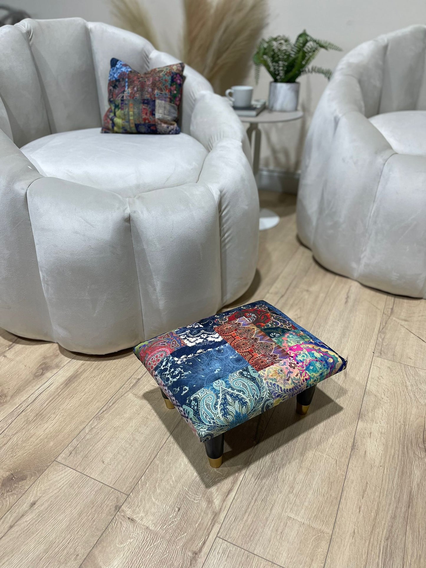 Small demask footrest pouffe