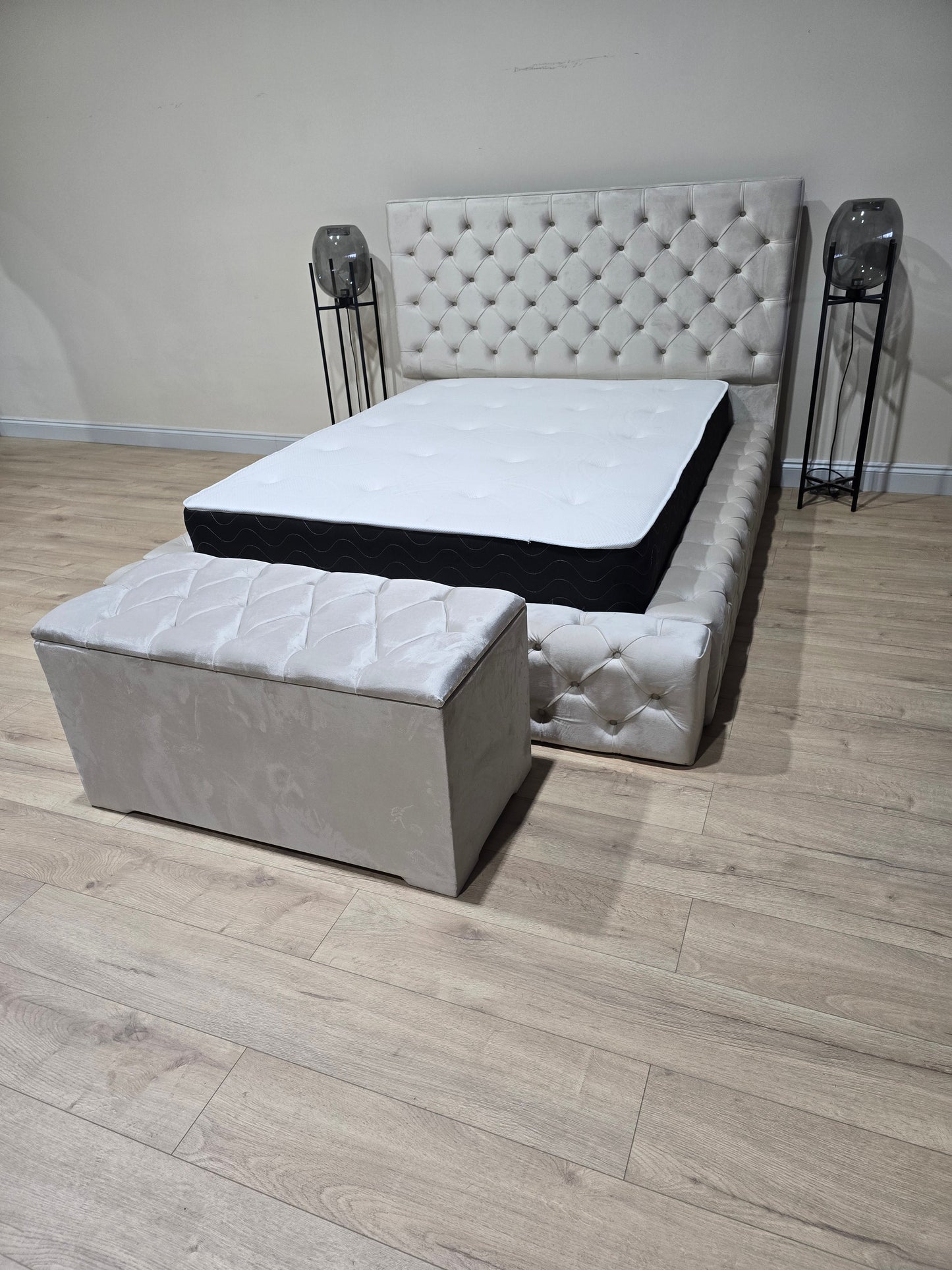 Creamy white bose bed chesterfield tufted matching buttons