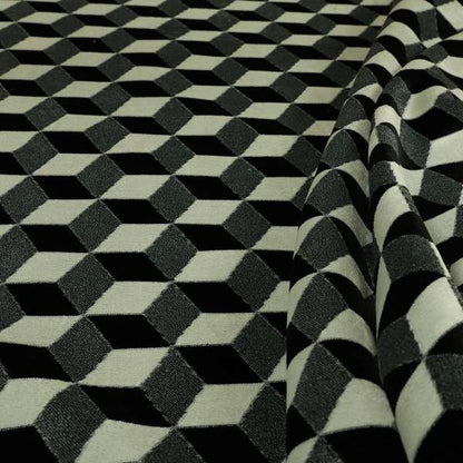 A00084 Black White