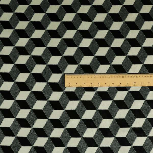A00084 Black White