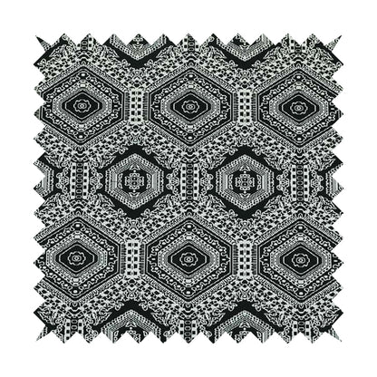 A00182 Black White