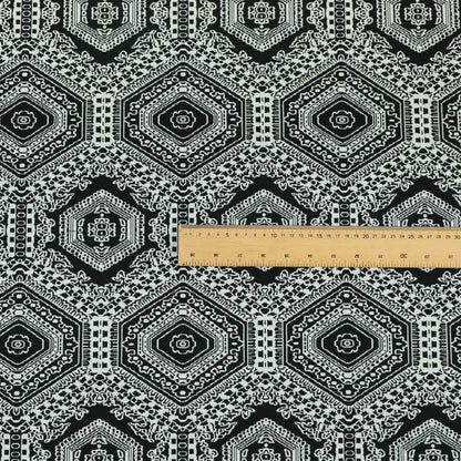 A00182 Black White