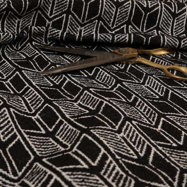 A04840 Black