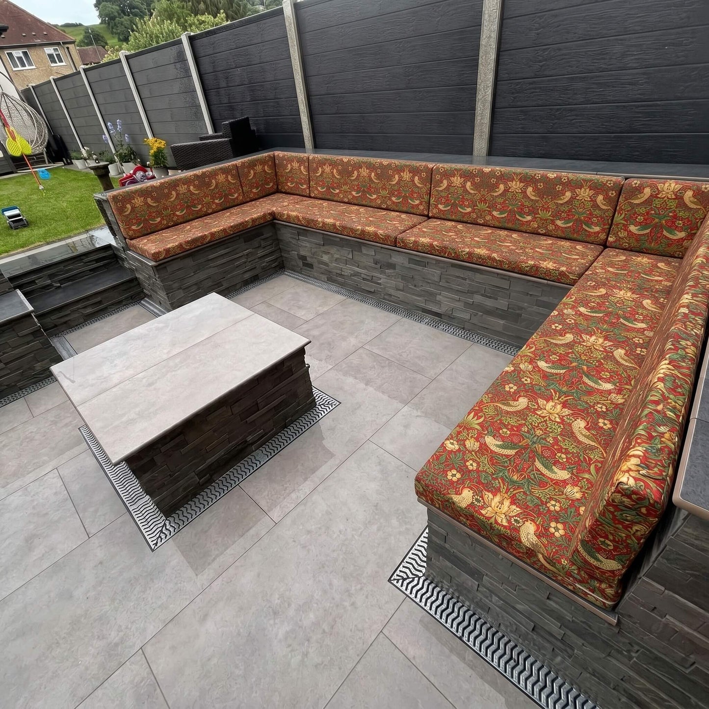 Premium Garden Sofa Foam Cushions With Zipped Covers in waterproof canvas fabric for luxury outdoor seating