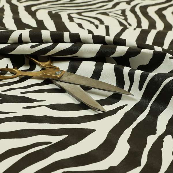 A04936 Black White