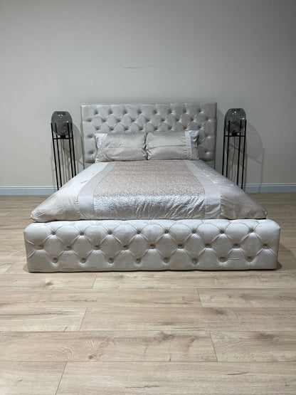 Creamy white  bose bed chesterfield tufted matching buttons